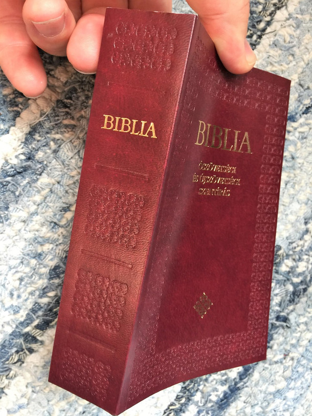 Magyar Katolikus Kozepmeretu Biblia Fekete vagy Voros 