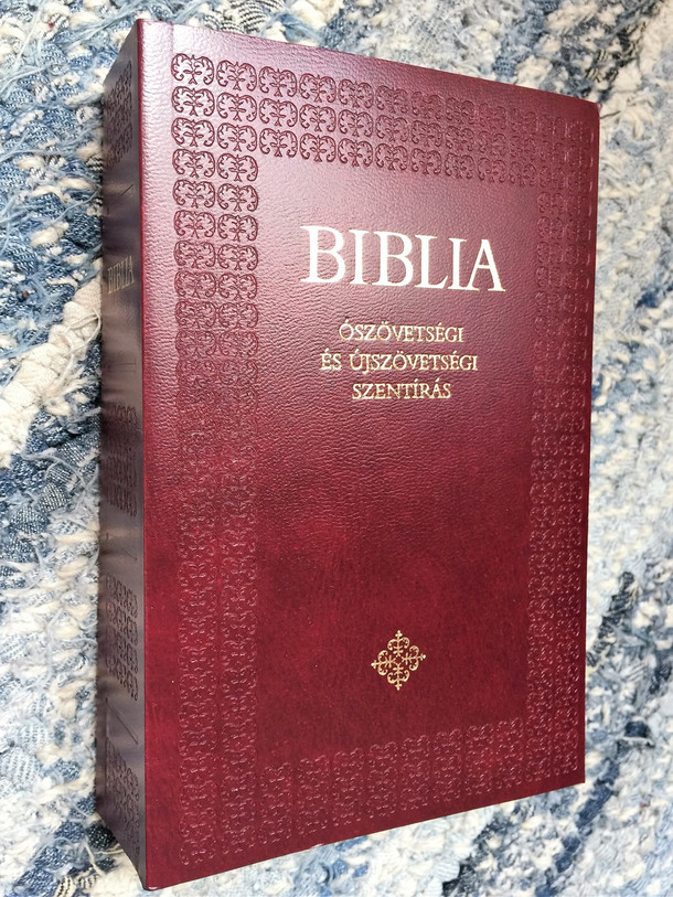 Magyar Katolikus Kozepmeretu Biblia Fekete vagy Voros 