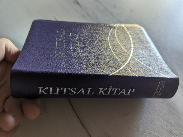 Turkish Holy Bible - Purple leather cover, silver edges / Kutsal Kitap (Tevrat, Zebur, Incil) / Kitab i Mukaddes Sirketi 2023 (9789754621693)