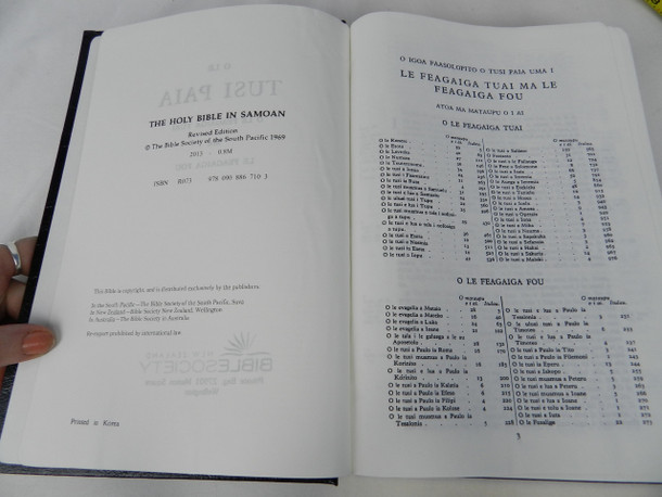 The Holy Bible in Samoan - New Revised Edition / O Le Tusi Paia - Large Print Bible, Stylish Black Cover, Golden Edges, Cross References