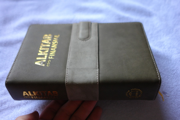 Gray Indonesian Study Bible / Financial Stewardship Bible / Alkitab Edisi Finansial LAI 2015 064TI / Luxury Binding, Golden Edges, Thumb Index / Teks Alkitab Terjemahan Baru TB 1974