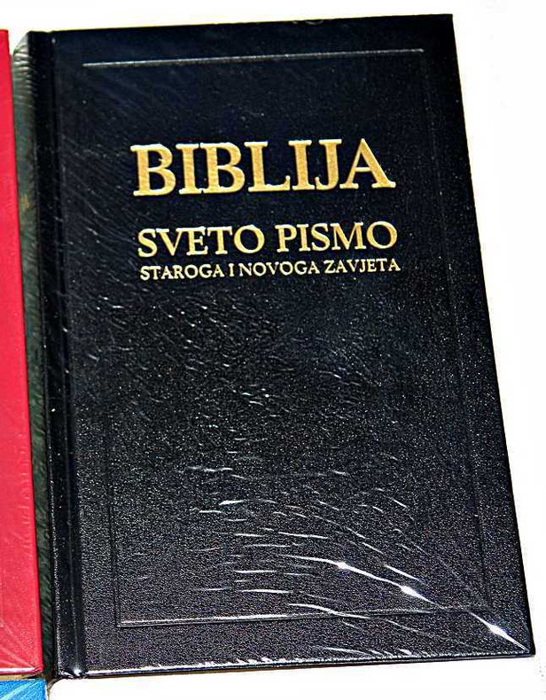 BLACK or RED hardcover WITH DOUBLE COLUMN TEXT / OLD AND NEW TESTAMENTS / COLOR MAPS AT THE END / BIBLIJA SVETO PISMO – STAROGA I NOVOGA Z