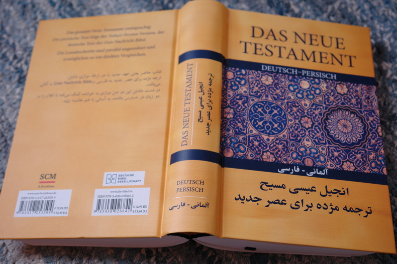 BRAND NEW!!! LUXURY EDITION! GERMAN - PERSIAN NEW TESTAMENT HARDCOVER  آلماني - فارسى/ إنجيل عيسى مسيح 