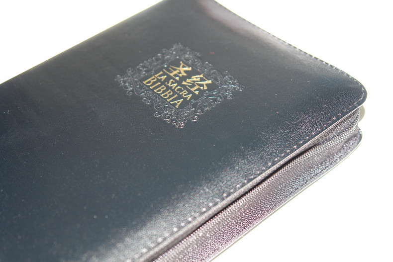 NEW ARRIVAL:  圣经中意对照 - LA SACRA BIBLIA / CHINESE-ITALIAN BILINGUAL HOLY BIBLE, MEDIUM SIZE BLACK LEATHER BOUND WITH ZIPPER WITH GOLD EDGES / CHINESE UNION VERSION, SHEN EDITION SIMPLIFIED CHARACTERS