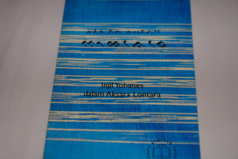 ​Intorducing The Gospel of John in Lontara Script in Todays's Makassar Version Makassarese Language.  This is a very rare script and very rare print!  BIML is dedicated to task to bring rare and beautiful Scriptures to the people that need them.