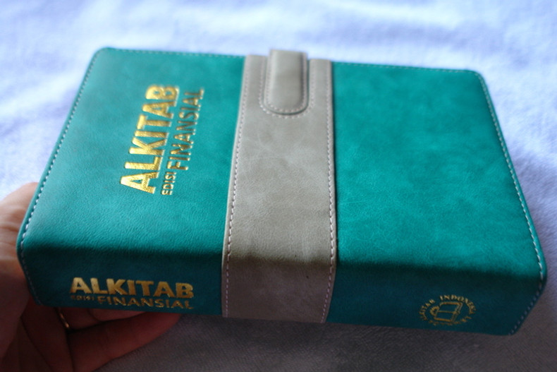 GREEN INDONESIAN STUDY BIBLE / FINANCIAL STEWARDSHIP BIBLE / LAI 2015 064TI / LUXURY BINDING, GOLDEN EDGES, THUMB INDEX / TEKS ALKITAB TERJEMAHAN BARU TB 1974