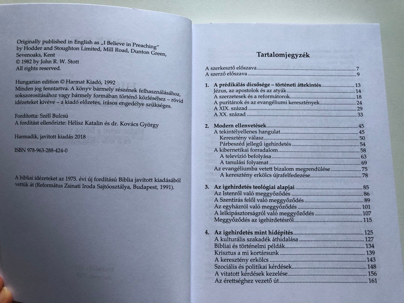 Hiszek az igehirdetésben - HIDAT VERNI A BIBLIA VILÁGA ÉS A MAI VILÁG KÖZÖTT by JOHN STOTT - HUNGARIAN TRANSLATION OF I Believe in Preaching (9789632884240)