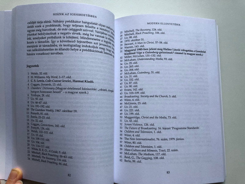 Hiszek az igehirdetésben - HIDAT VERNI A BIBLIA VILÁGA ÉS A MAI VILÁG KÖZÖTT by JOHN STOTT - HUNGARIAN TRANSLATION OF I Believe in Preaching (9789632884240)
