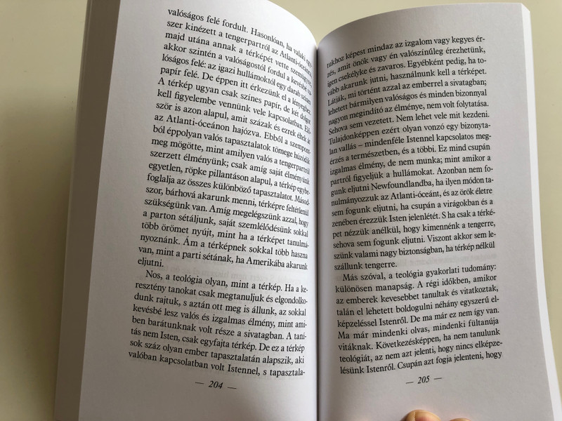 Keresztény vagyok by C. S. LEWIS - HUNGARIAN TRANSLATION OF Mere Christianity / Mere Christianity provides an unequaled opportunity for believers and nonbelievers alike to hear this powerful apologetic for the Christian faith. (9789632883953
