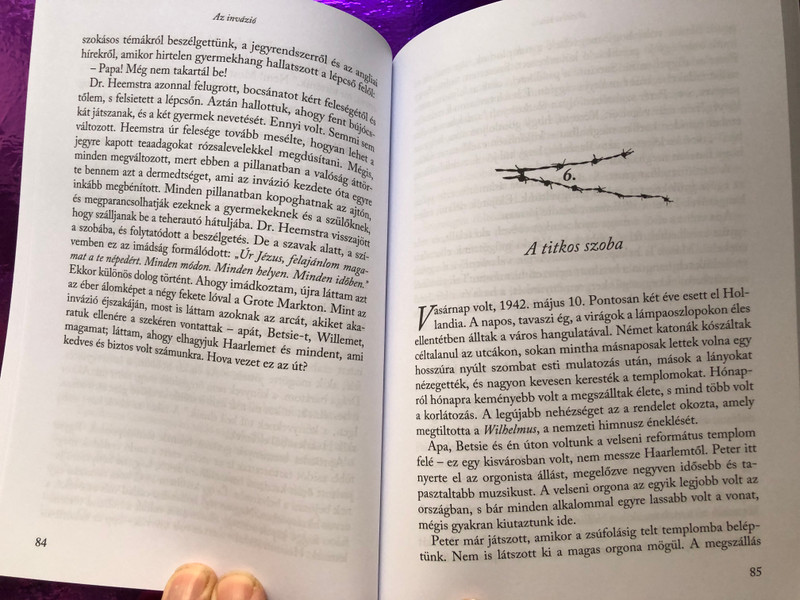 A menedék by CORRIE TEN BOOM, JOHN & ELISABETH SHERRILL - HUNGARIAN TRANSLATION OF The Hiding Place / This book is Corrie's story and the story of how faith, hope and love ultimately triumphed over unthinkable evil (9789632880235)