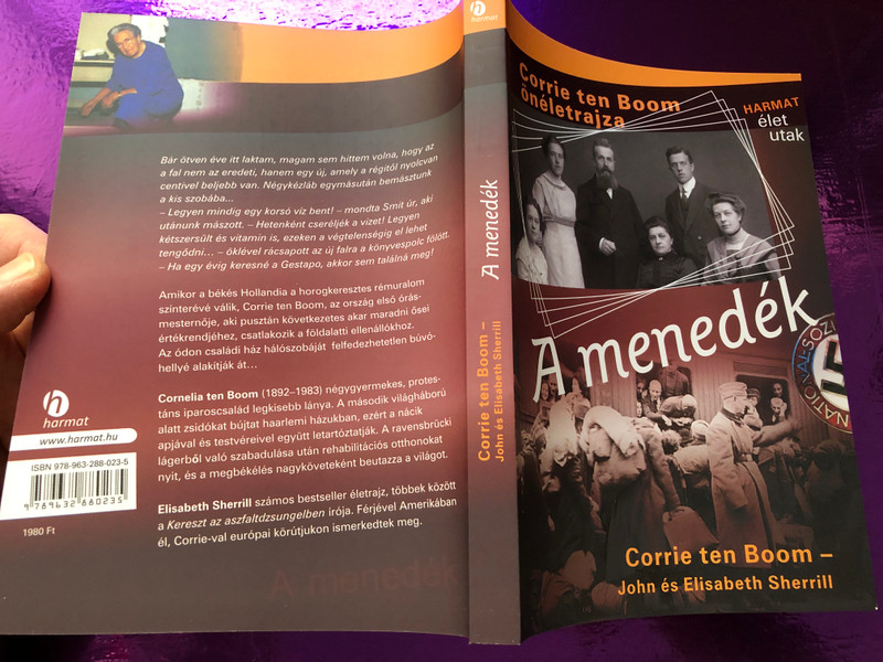 A menedék by CORRIE TEN BOOM, JOHN & ELISABETH SHERRILL - HUNGARIAN TRANSLATION OF The Hiding Place / This book is Corrie's story and the story of how faith, hope and love ultimately triumphed over unthinkable evil (9789632880235)