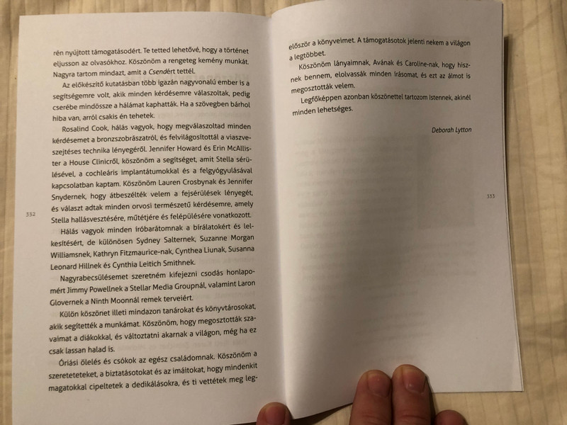 Csend - HA NEM HALLOD A DALLAMOT, ÉREZD! by DEBORAH LYTTON - HUNGARIAN TRANSLATION OF Silence / The book is about two teens who discover their own ways to overcome setbacks, find renewed purpose and recognize their true voice. (9789632884059)