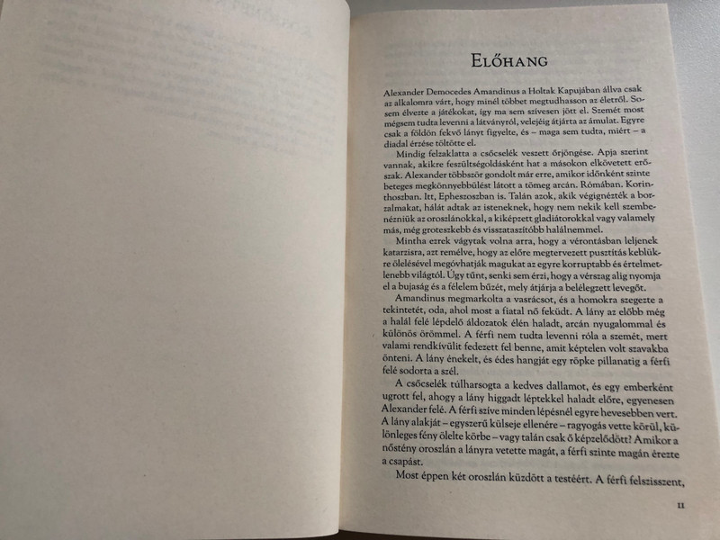 Visszhang a sötétségben - AZ OROSZLÁN JELE II by FRANCINE RIVERS - HUNGARIAN TRANSLATION OF An Echo in the Darkness (Mark of the Lion Book 2) How a whispering voice lead Marcus into a journey that sets him free from the darkness of his soul. (9789632883403
