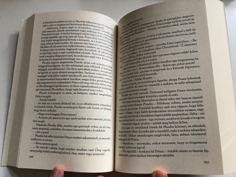 Visszhang a sötétségben - AZ OROSZLÁN JELE II by FRANCINE RIVERS - HUNGARIAN TRANSLATION OF An Echo in the Darkness (Mark of the Lion Book 2) How a whispering voice lead Marcus into a journey that sets him free from the darkness of his soul. (9789632883403