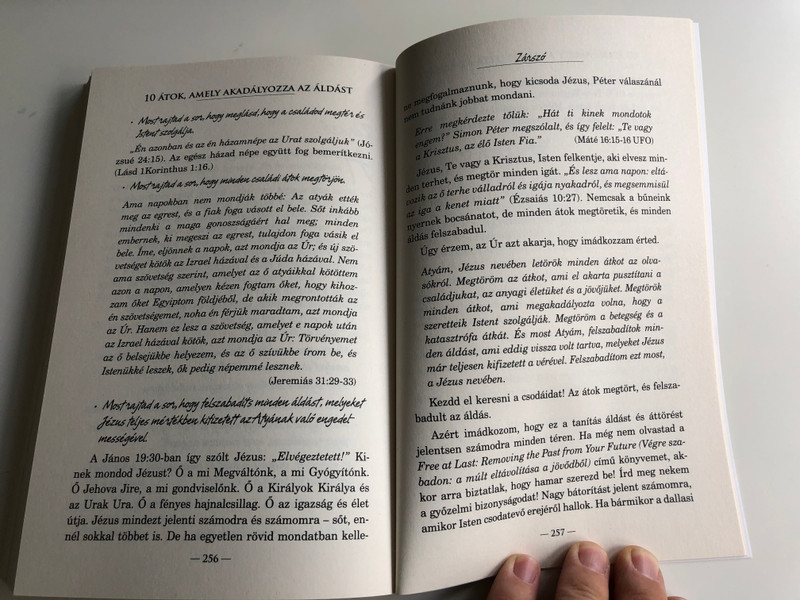 10 átok, amely akadályozza az áldást Áldás vagy átkok CSAK RAJTAD MÚLIK! by Larry Huch - HUNGARIAN TRANSLATION OF 10 Curses That Block The Blessing / How you can recognize the signs of a curse, be set free from generational curses (9786155246876)
