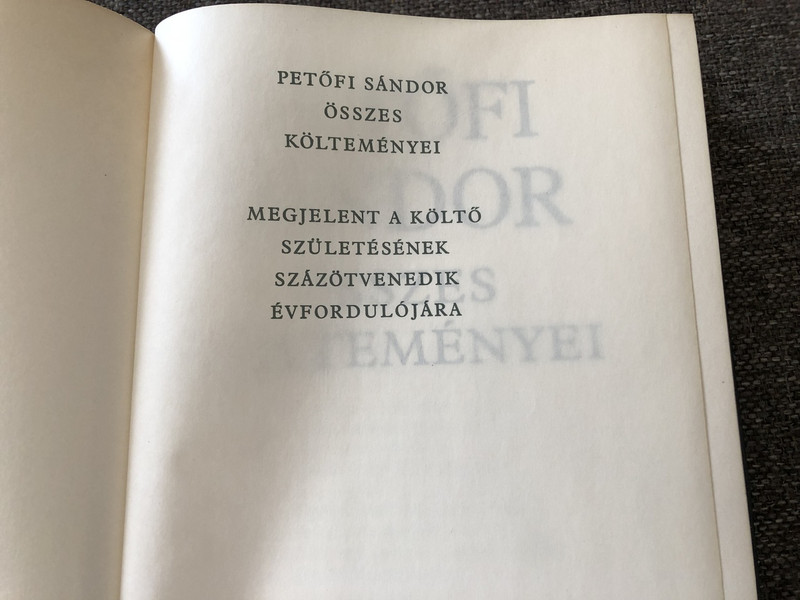 Petőfi Sándor összes költeményei 

Megjelent a Költö Születesenek Szazötvenedik Evfordulojara

Publisher: Szépirodalmi Könyvkiadó, 1972
