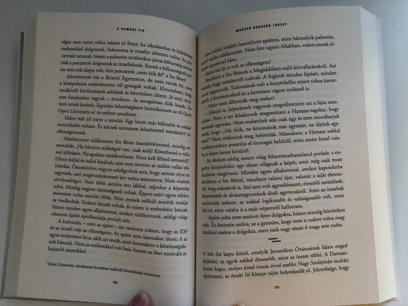 A Hamasz fia by Moszab Hasszán Juszef - HUNGARIAN TRANSLATION OF Son of Hamas: A Gripping Account of Terror, Betrayal, Political Intrigue, and Unthinkable Choices / The Christian mandate "love your enemies" is the only way to peace in the Middle East (9789638900876)