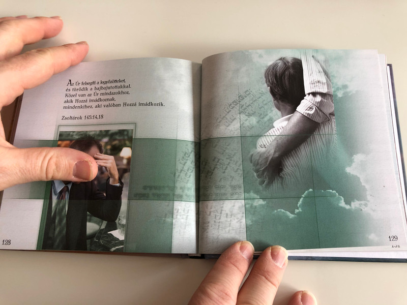 Isten ígéreteinek kincsestára by Rafal Waclawik - HUNGARIAN TRANSLATION OF Treasures of God's Promises / This collection is indeed a treasure trove for those who want to live their lives in the beauty and richness of divine wholeness. (9789638900838)