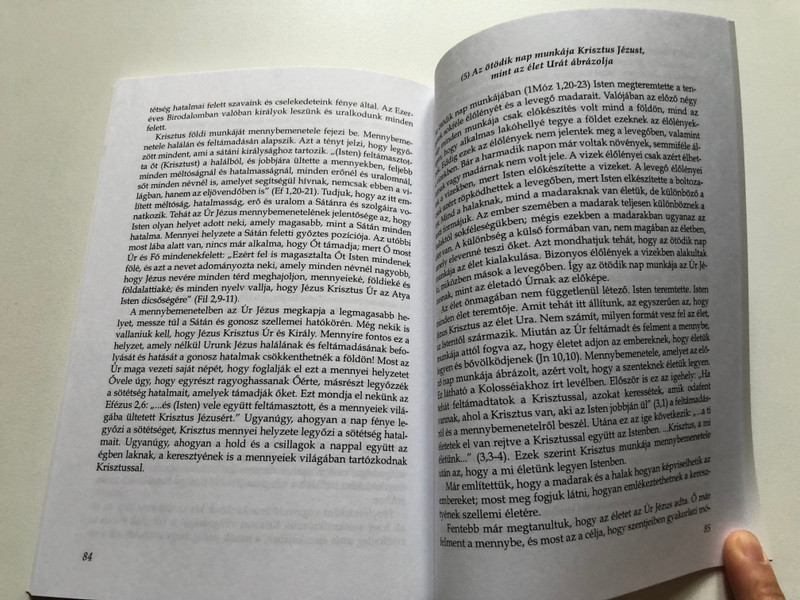 A teremtés titka by Watchman Nee - HUNGARIAN TRANSLATION OF The Mystery of Creation / In this volume, Watchman Nee presents to us a Biblical interpretation of creation to which science attests. (9639434914)