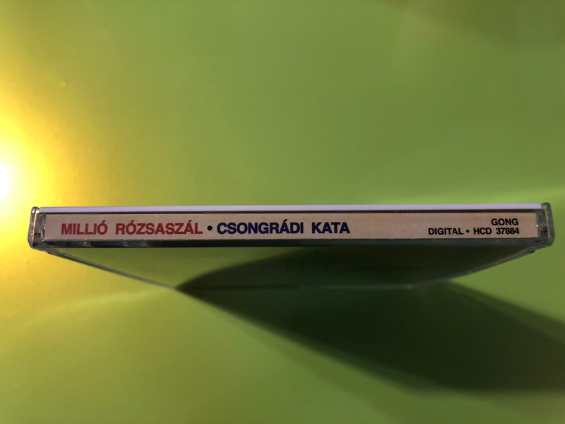 Csongrádi Kata - Millió Rózsaszál / Audio CD 1997 / Azért vannak a jó barátok, Nincsenek véletlenek, Pogácsa-csa-csa, Apu, ne menj el / HCD 37884 (5991813788429)