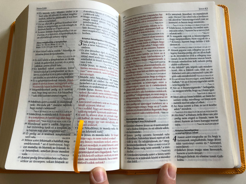 Holy Bible / Szent Biblia / Károli Gáspár / Mid-size / Sun Yellow / Imitation Leather binding / Napsárga / Golden Edges / Words of Christ in Red / Maps & Timeline / Jézus szavai piros kiemeléssel / Térképek és idővonal (9786155526596)