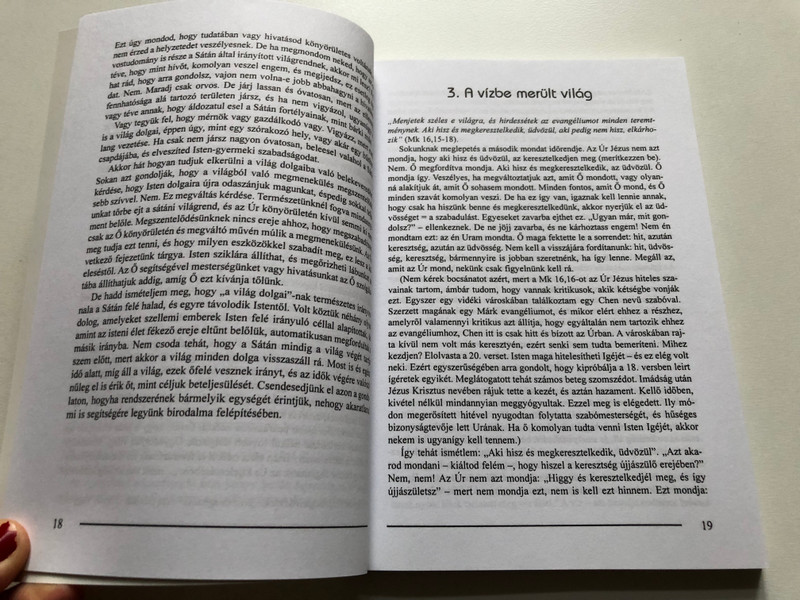 Ne szeressétek a világot + Szellemi ismeret by Watchman Nee Love Not the World + Spiritual Knowledge / The book contains the author's series on the world. He deals with the impact of the spiritual world on Christians and vice versa… ( 9639434620)
