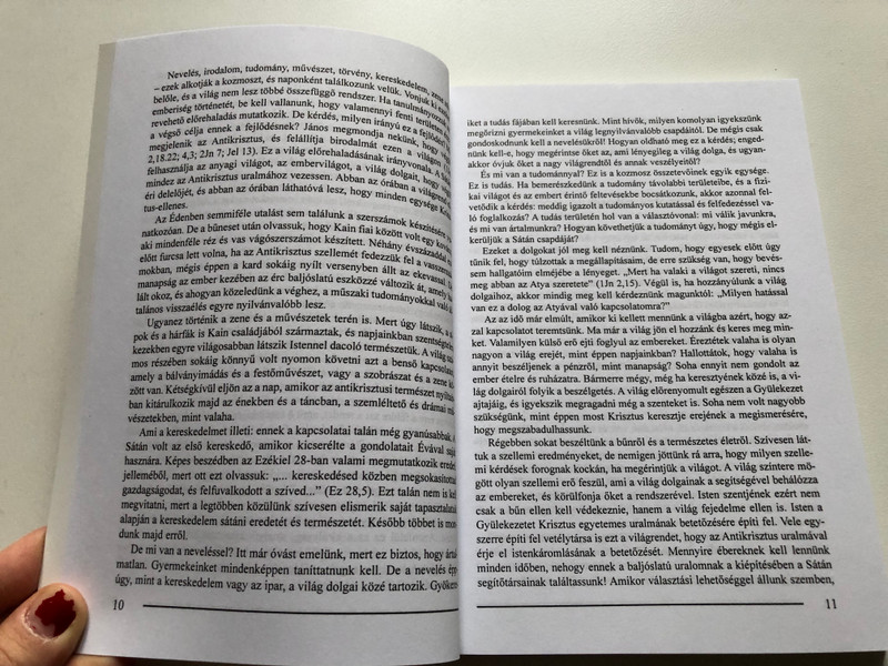 Ne szeressétek a világot + Szellemi ismeret by Watchman Nee Love Not the World + Spiritual Knowledge / The book contains the author's series on the world. He deals with the impact of the spiritual world on Christians and vice versa… ( 9639434620)