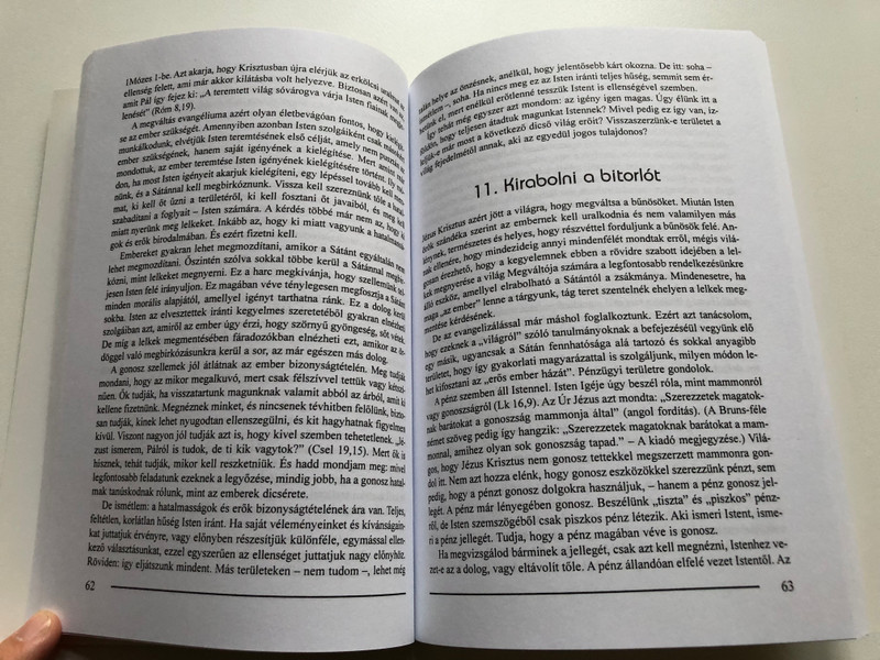 Ne szeressétek a világot + Szellemi ismeret by Watchman Nee Love Not the World + Spiritual Knowledge / The book contains the author's series on the world. He deals with the impact of the spiritual world on Christians and vice versa… ( 9639434620)