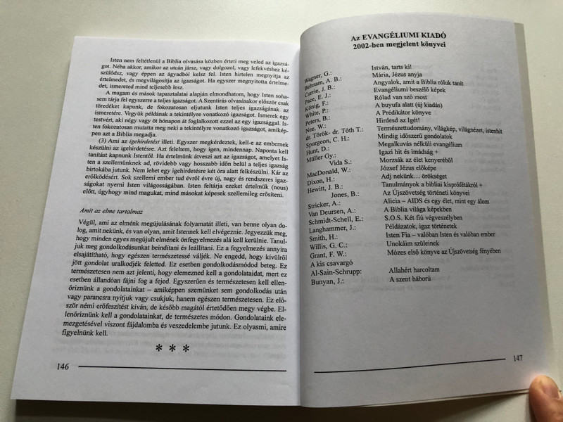 Ne szeressétek a világot + Szellemi ismeret by Watchman Nee Love Not the World + Spiritual Knowledge / The book contains the author's series on the world. He deals with the impact of the spiritual world on Christians and vice versa… ( 9639434620)