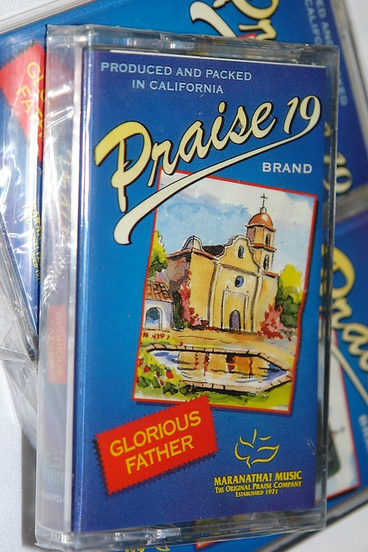 Praise 19 - Glorious Father / Christian Praise and Worship Music / Maranatha! Music - Audio Cassette (080688592547)