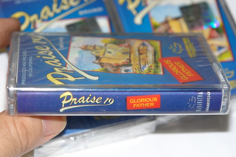 Praise 19 - Glorious Father / Christian Praise and Worship Music / Maranatha! Music - Audio Cassette (080688592547)