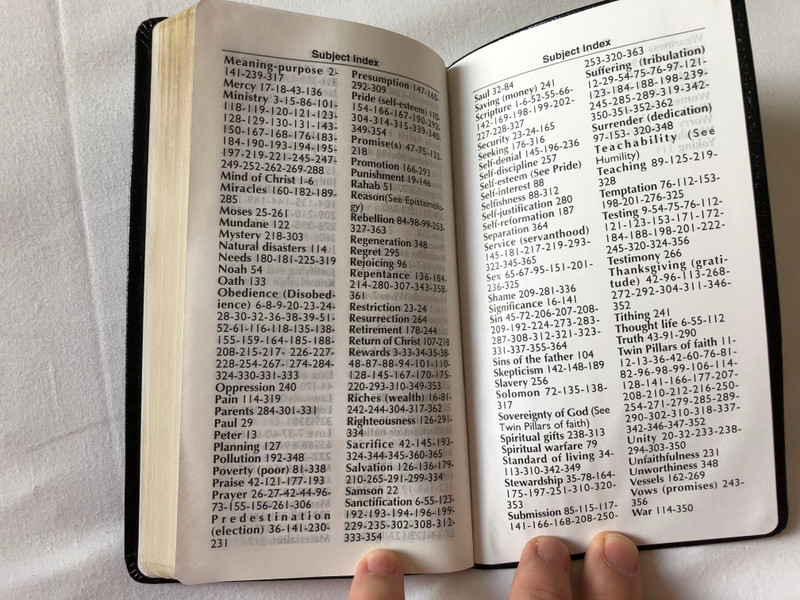 Thoughts from the diary of a desperate man - a daily devotional by Walter A. Henrichsen / 12th Edition / Leadership foundation / Golden edges / Hardcover, Black / 2011 (0970437412)