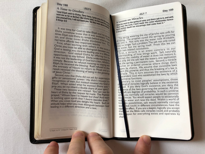 Thoughts from the diary of a desperate man - a daily devotional by Walter A. Henrichsen / 11th Edition / Leadership foundation / Golden edges / Leatherbound, Black / 2010 (0970437410)