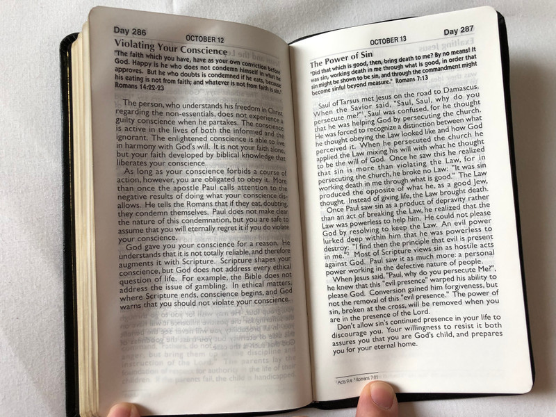 Thoughts from the diary of a desperate man - a daily devotional by Walter A. Henrichsen / 11th Edition / Leadership foundation / Golden edges / Leatherbound, Black / 2010 (0970437410)