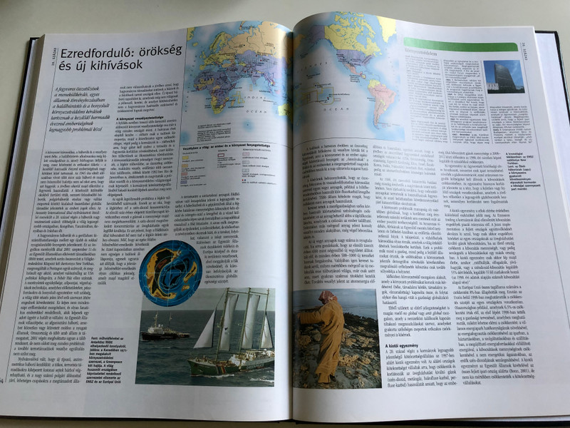 Nagy Képes Történelmi Világatlasz / Hungarian edition of Grande Atlante Storico Mondiale / Historical Atlas with Pictures With Timeline, and Word Glossary / Athenaeum 2003 (9639471035)