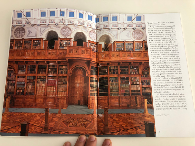  A zirci Reguly Antal Műemlékkönyvtár by Urbán Gusztávné / Hungarian language book presenting the Antal Reguly Historic library in Zirc (9789638721303)
