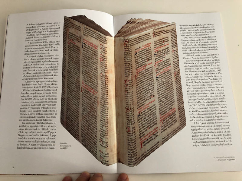  A zirci Reguly Antal Műemlékkönyvtár by Urbán Gusztávné / Hungarian language book presenting the Antal Reguly Historic library in Zirc (9789638721303)
