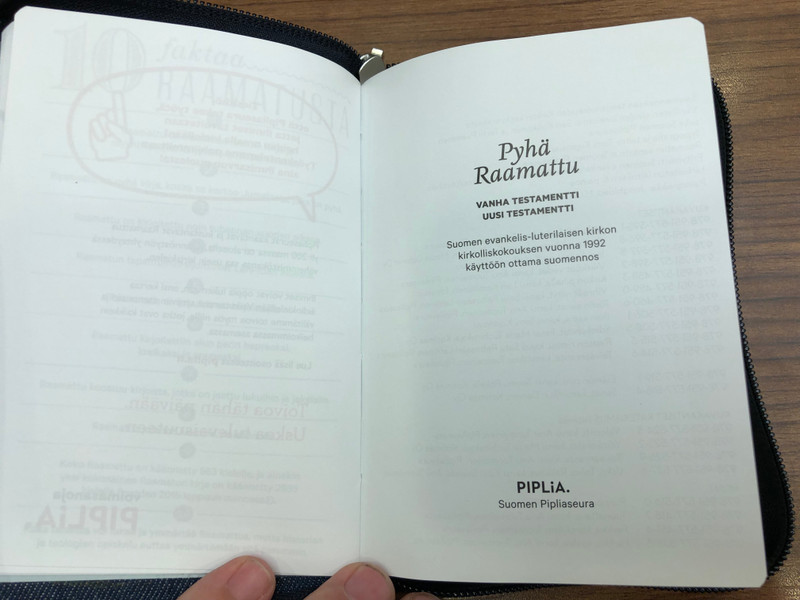 Raamattu / Finnish Language Holy Bible / Jeans Cover with zipper / Piplia - Suomen Pipliaseura 2018 / 5th edition (9789515774514)