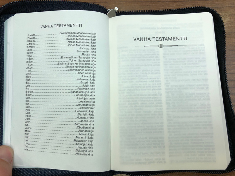 Raamattu / Finnish Language Holy Bible / Jeans Cover with zipper / Piplia - Suomen Pipliaseura 2018 / 5th edition (9789515774514)