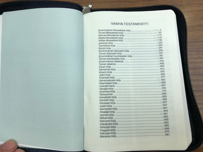 Raamattu / Finnish Language Holy Bible / Jeans Cover with zipper / Piplia - Suomen Pipliaseura 2018 / 5th edition (9789515774514)