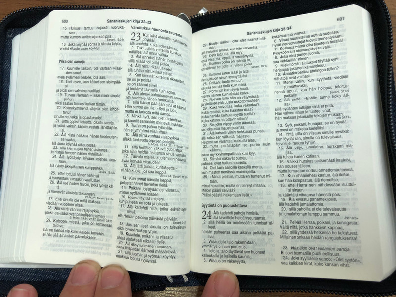 Raamattu / Finnish Language Holy Bible / Jeans Cover with zipper / Piplia - Suomen Pipliaseura 2018 / 5th edition (9789515774514)
