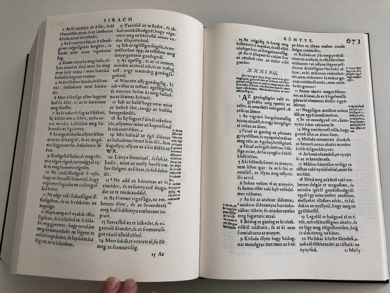 Vizsolyi Szent Biblia 1590 / Hungarian 1590 Károli translation Reprint Holy Bible SET / Istennec ô es wy Testamentvmanac Prophe'ta'c es Apostoloc által meg iratott szent könyuei / Ércnél Maradandóbb tanulmány - essay book + DVD / Hardcover 2006 (978-9630663342)