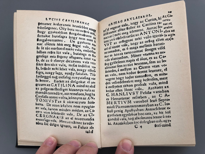 Az Caius Crispus Sallustiusnak két históriája by Baranyai-Décsi János - Szeben 1596 / Two Stories from Caius Crispus Sallustius in Hungarian Language / Bibliotheca Hungarica Antiqua X. / Akadémiai Kiadó 1979 / Hardcover Facsimile / Includes essay booklet (9630517582)