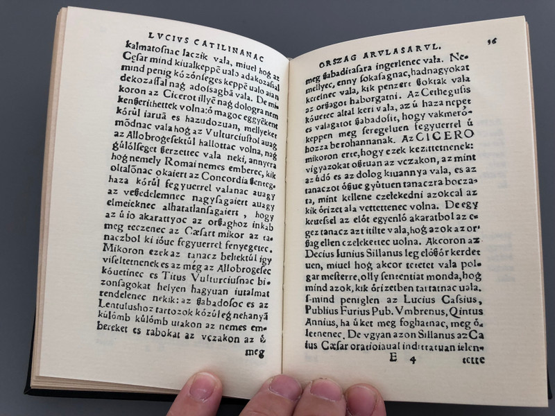 Az Caius Crispus Sallustiusnak két históriája by Baranyai-Décsi János - Szeben 1596 / Two Stories from Caius Crispus Sallustius in Hungarian Language / Bibliotheca Hungarica Antiqua X. / Akadémiai Kiadó 1979 / Hardcover Facsimile / Includes essay booklet (9630517582)