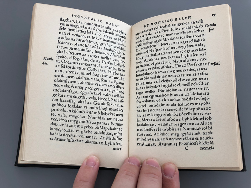 Az Caius Crispus Sallustiusnak két históriája by Baranyai-Décsi János - Szeben 1596 / Two Stories from Caius Crispus Sallustius in Hungarian Language / Bibliotheca Hungarica Antiqua X. / Akadémiai Kiadó 1979 / Hardcover Facsimile / Includes essay booklet (9630517582)