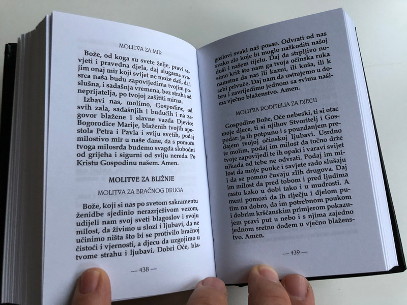 Srce Isusovo Spasenje Naše / Croatian language prayer book / The Heart of Jesus is Our Salvation / Hardcover 2015 / 17th edition / Hrvatska pokrajina Družbe Isusove (9789520002046)