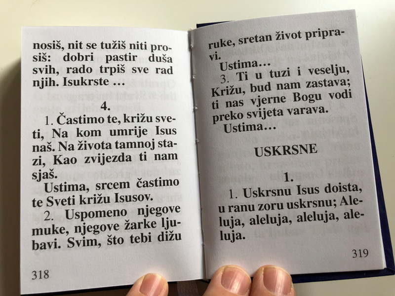 Gospodin moj i Bog moj by Ivan Zirdum / My Lord and My God / Croatian language Catholic small size prayer book / Karitativni fond UPT / 2011 / Hardcover (9789532082821)