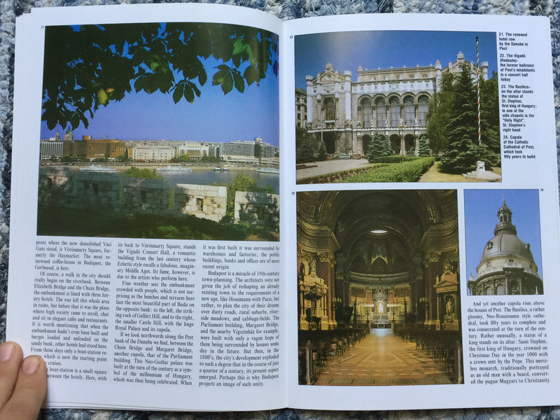 Budapest - A City Set in Time / English language city tour booklet of the Hungarian Capital / 10th edition / Kinga Klaudy / Corvina Books 2001 (9631349624)