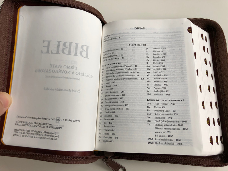 Leather Bound Bible in Czech language - Ecumenical translation / Brown with zipper & thumb index / Pismo Svaté Starého a Nového Zakona / Český Ekumenický překlad / Česká biblicka společnost 2015 (9788075450036)