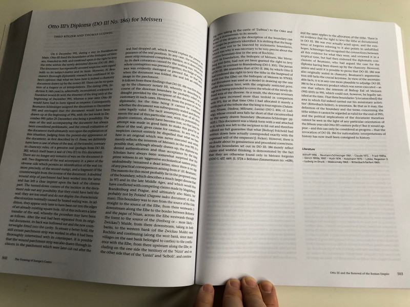 Europe's Centre Around AD 1000 by Alfired Wieczorek and Hans-Martin Hinz / Contributions to History, Art and Archeology / Európa közepe 1000 körül / Europas Mitte um 1000 / Theiss (9783806215496)